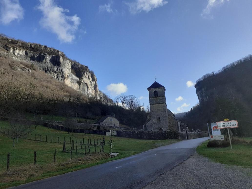 Gite Le bout du monde Baume-les-Messieurs Extérieur photo